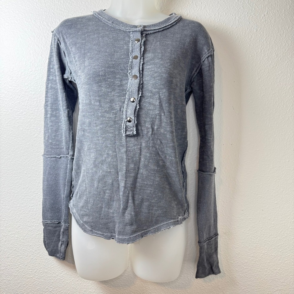 We The Free Free People Grey Acid Wash Henley Long Sleeve Snap Button Top XS